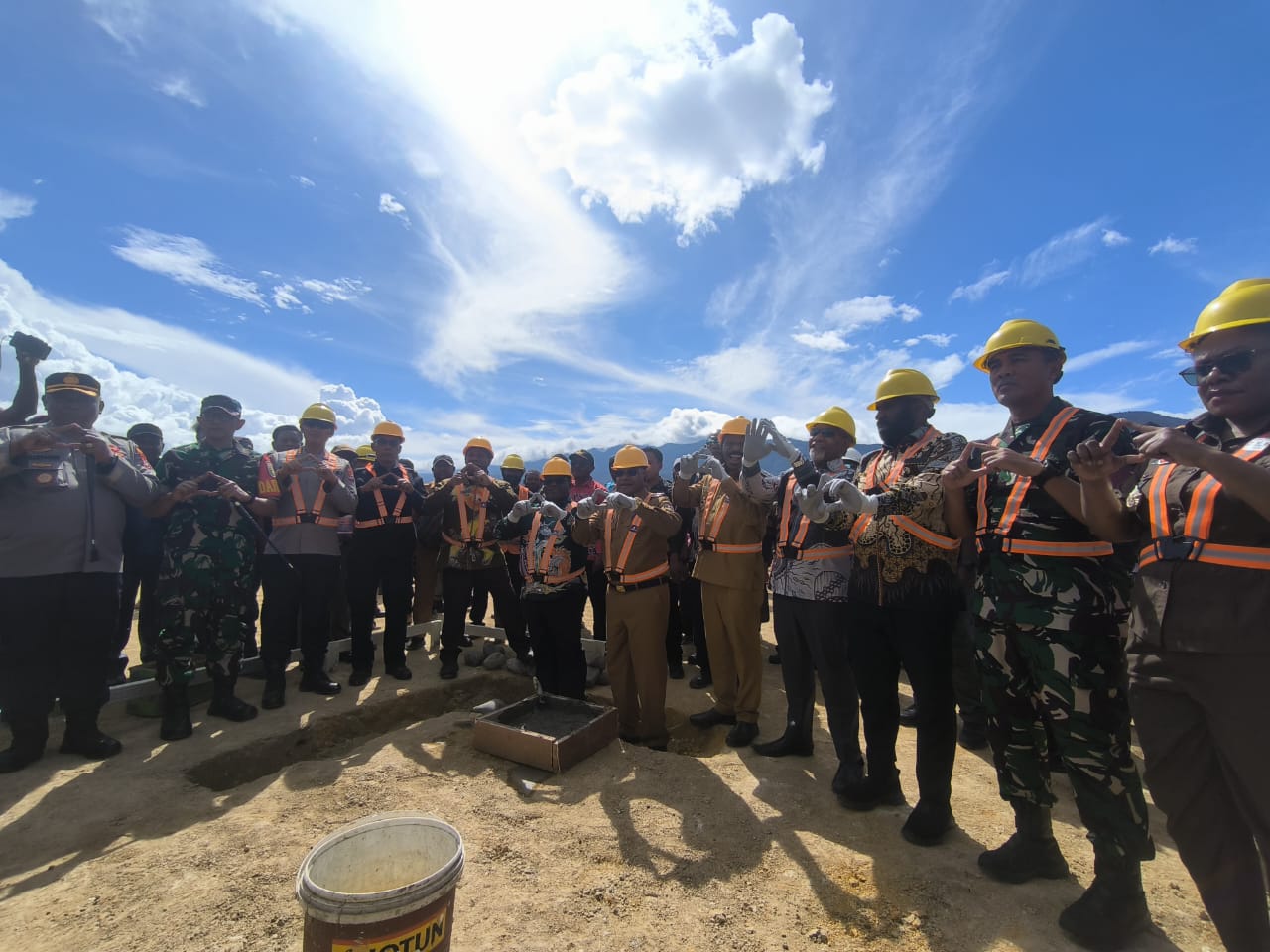 Gubernur Provinsi Papua Tengah Akan Bantu Pembangunan Guest House Dan Fasilitas Pendukung PLTMH